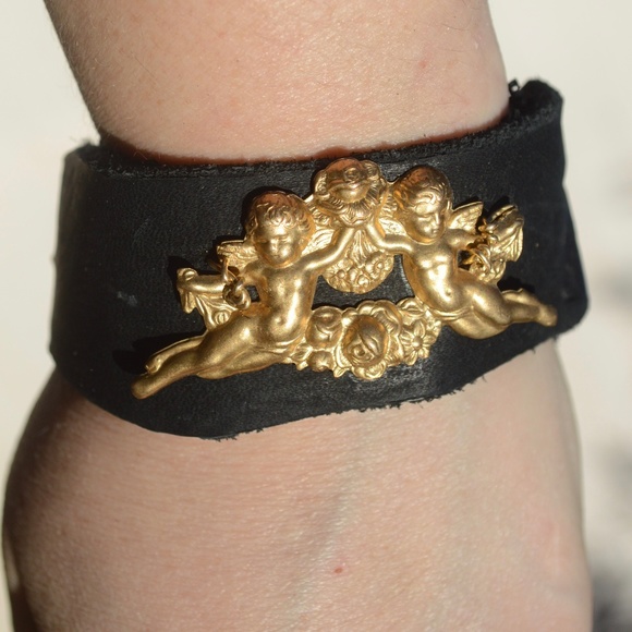 Baroque Cherub Black Real Leather Cuff Bracelet - Picture 8 of 8